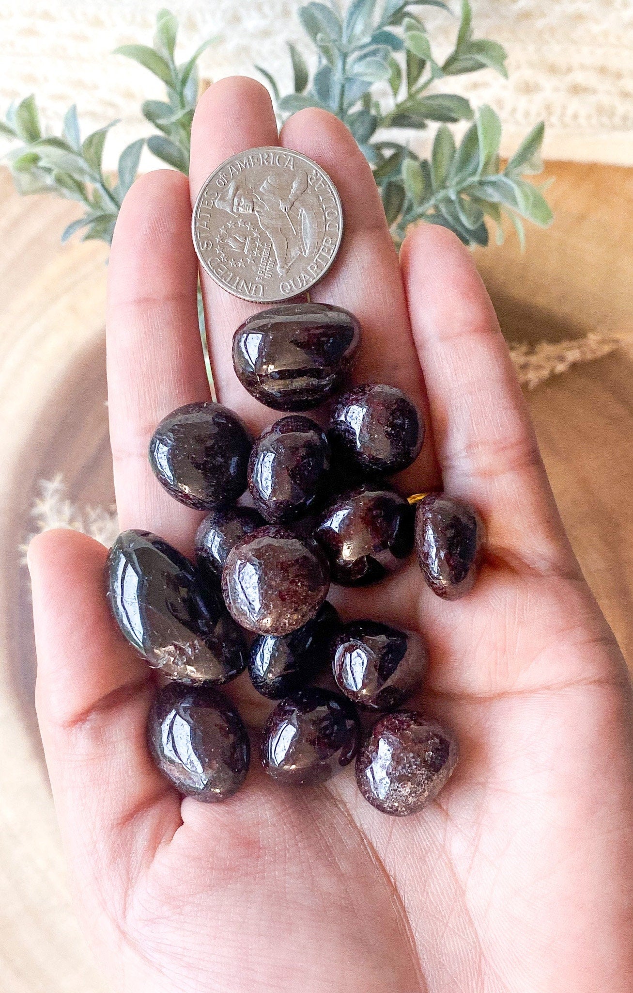 Garnet tumbled, pocket stone