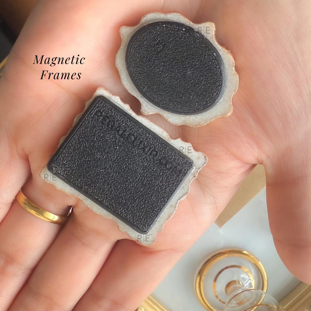 The Writer - Tiny Ghost Magnetic Frame