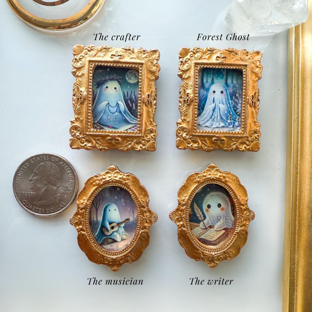 The Writer - Tiny Ghost Magnetic Frame