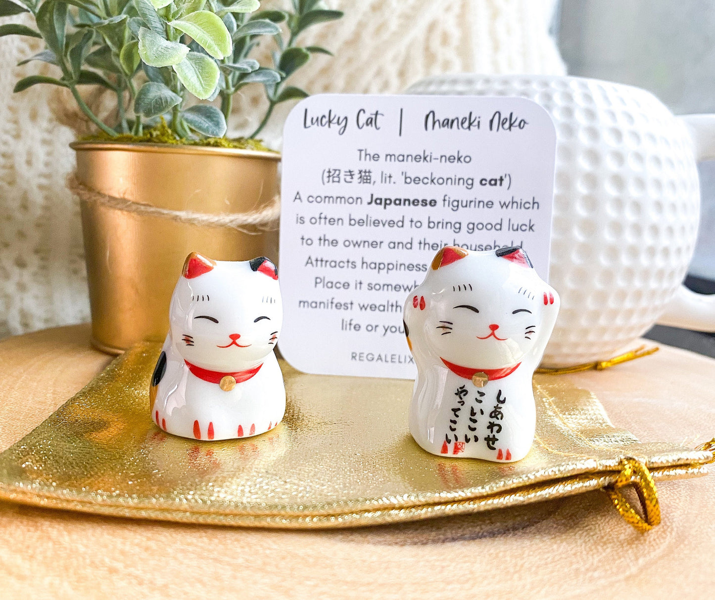 Japanese Maneki Neko Lucky Cat Good Luck Gift and Fortune Statue