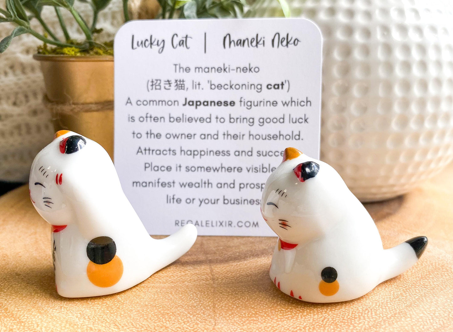 Japanese Maneki Neko Lucky Cat Good Luck Gift and Fortune Statue